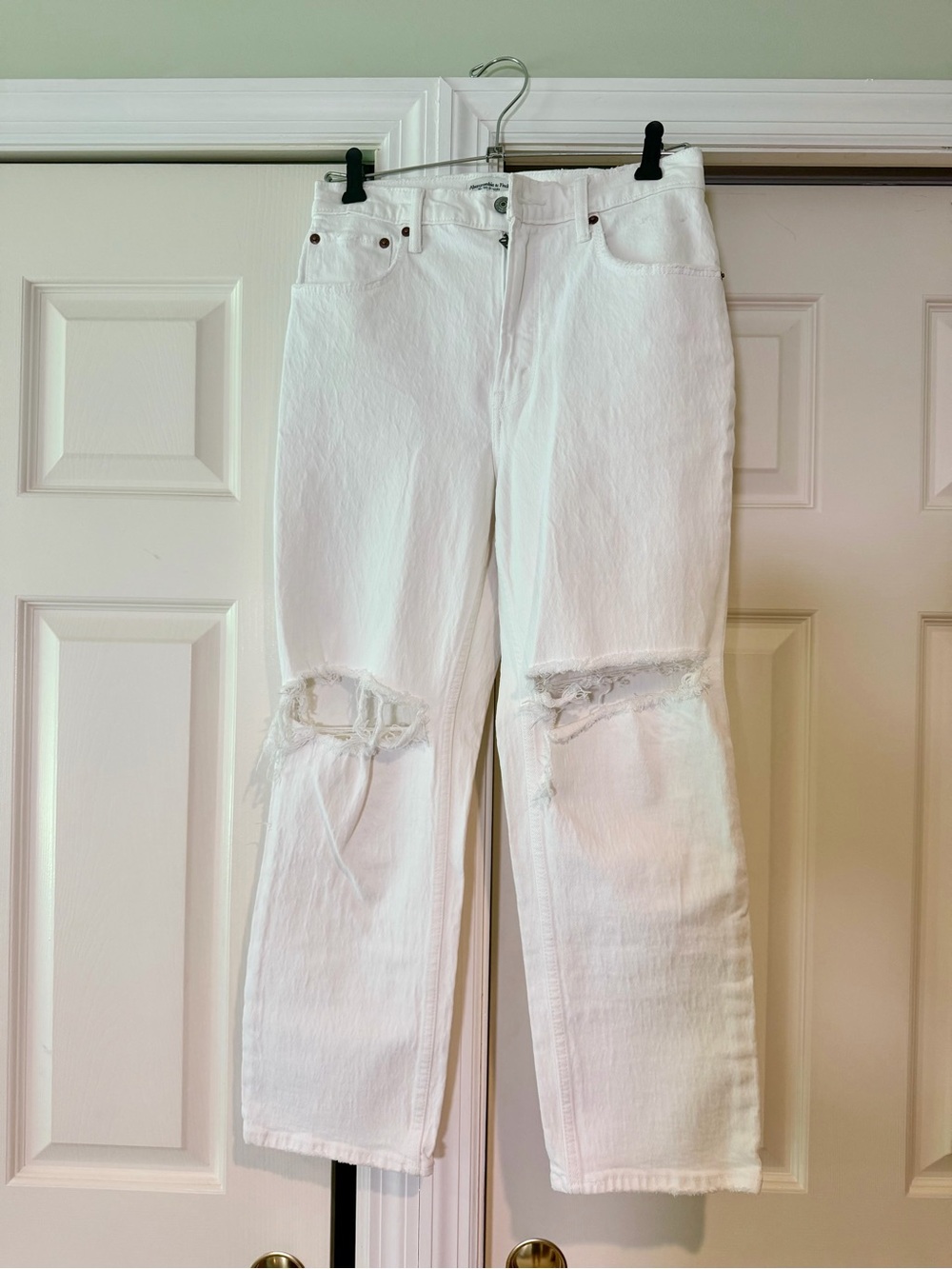 Abercrombie & Fitch White Straight-Leg Distressed Jeans